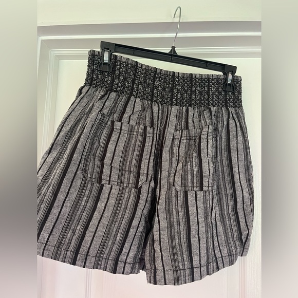 Drawstring shorts - Picture 2 of 4